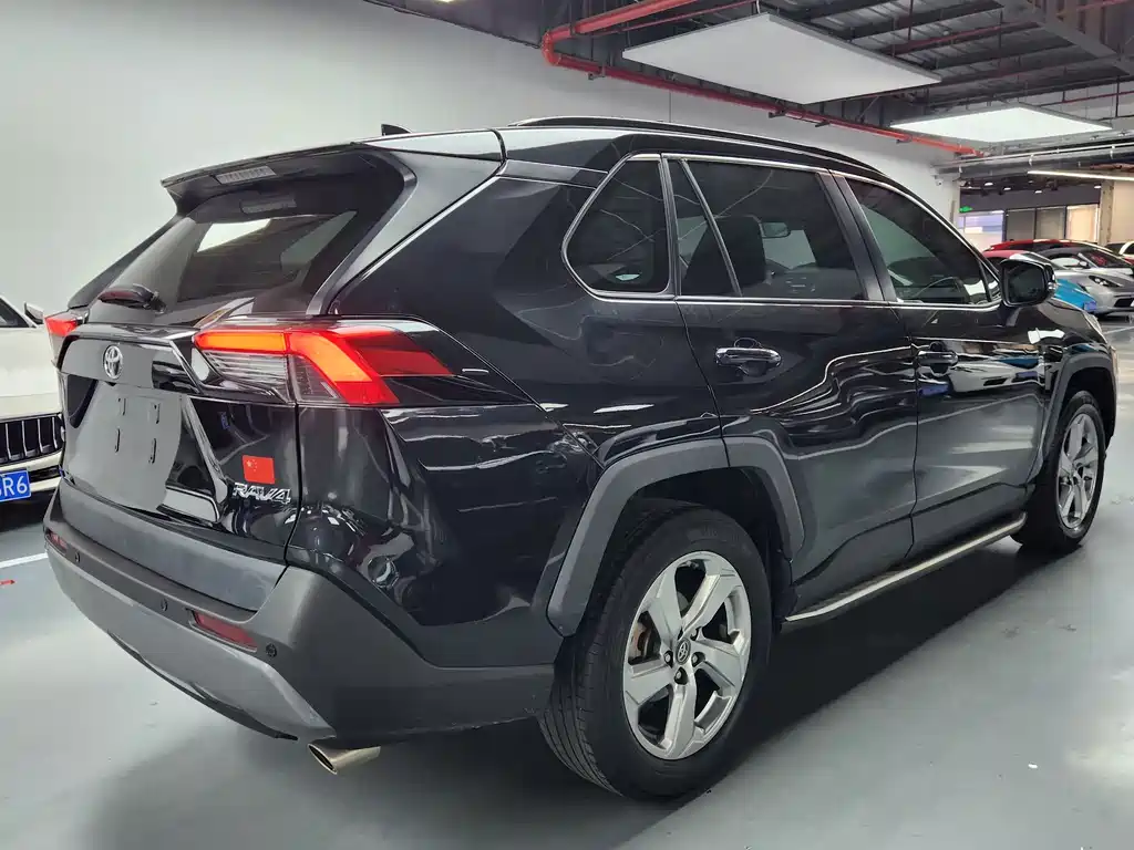 Toyota RAV4 2021 — фото 15