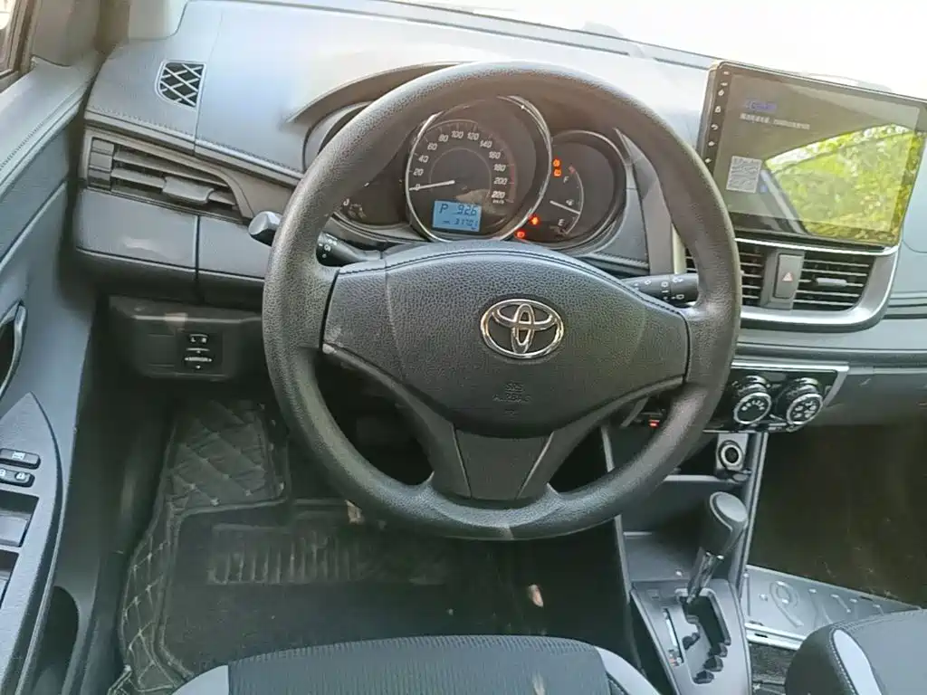 Toyota Yaris L 2021 — фото 11