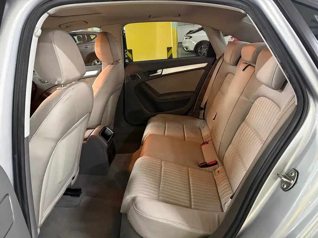Audi A4L 2011