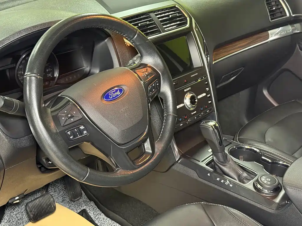 Ford Explorer 2018 — фото 15