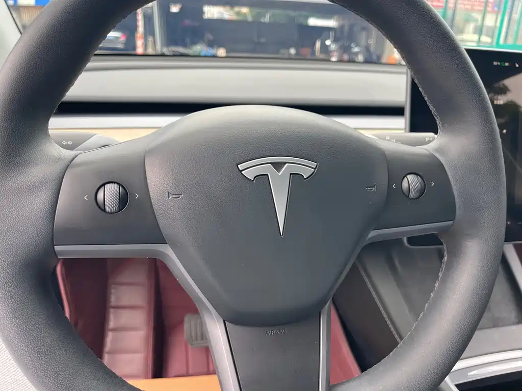Tesla Model Y 2023 — фото 12