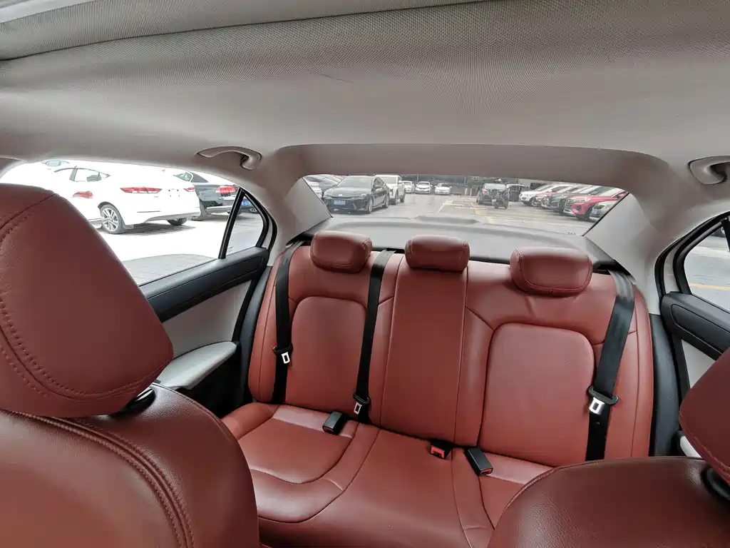 Skoda Rapid 2016 — фото 15