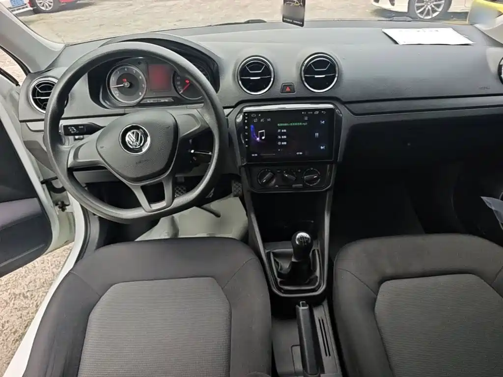 Volkswagen Jetta 2018 — фото 10