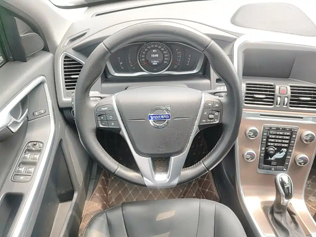 Volvo XC60 2017 — фото 17