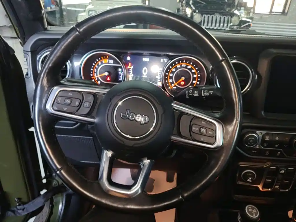 Jeep Wrangler 2023 — фото 11