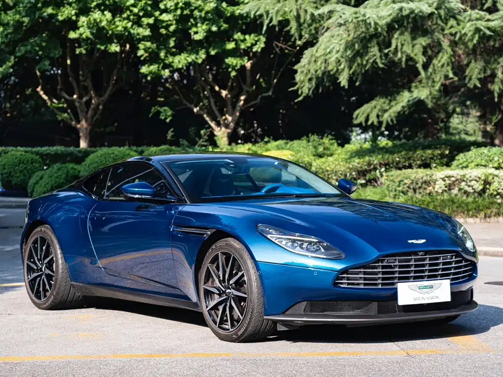 Aston Martin DB11 2022 — фото 3