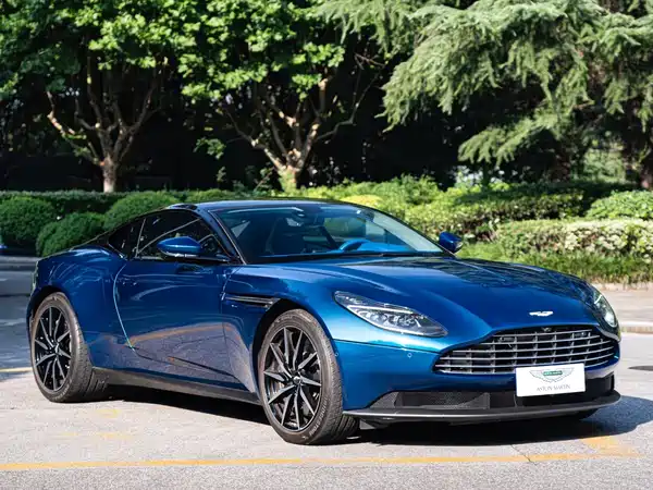Aston Martin DB11 2022
