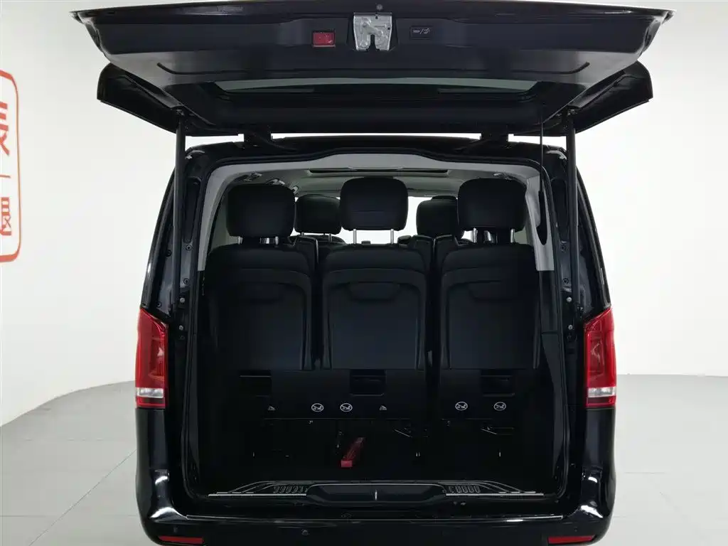 Mercedes-Benz V-Class 2021 — фото 16