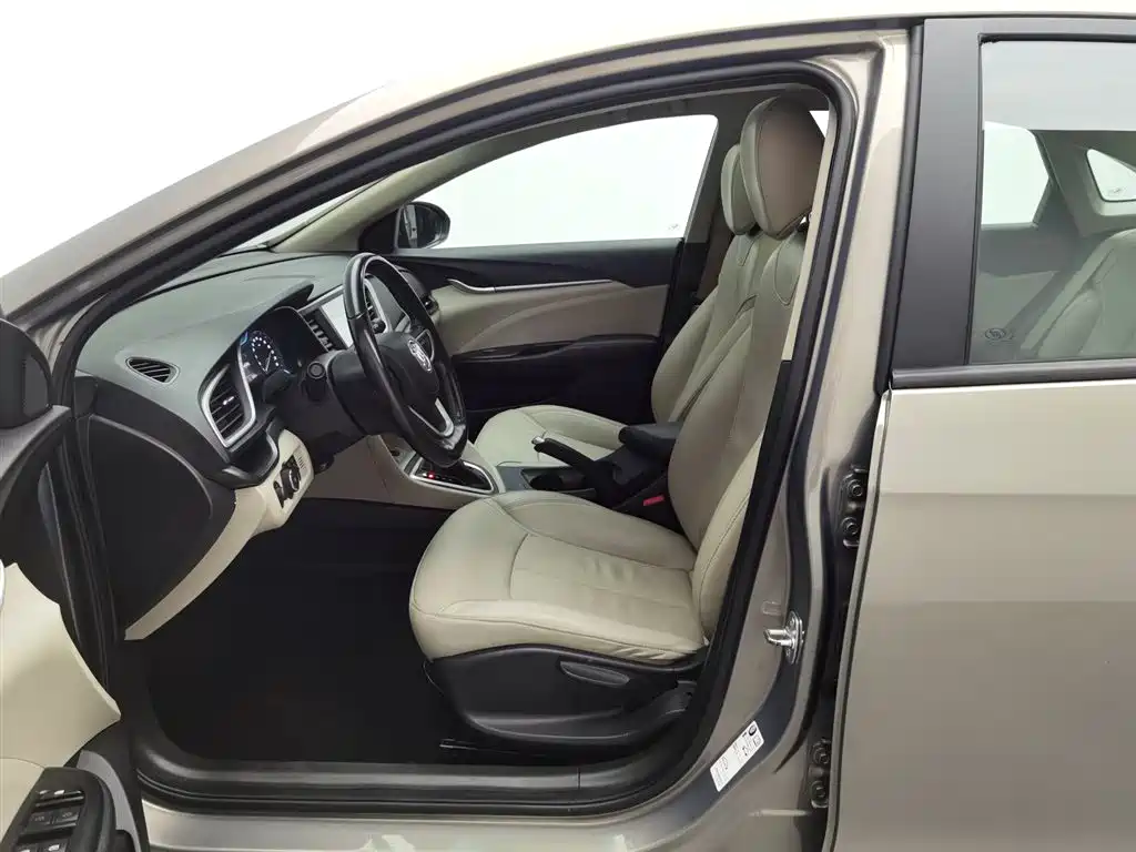 Buick Excelle 2018 — фото 10