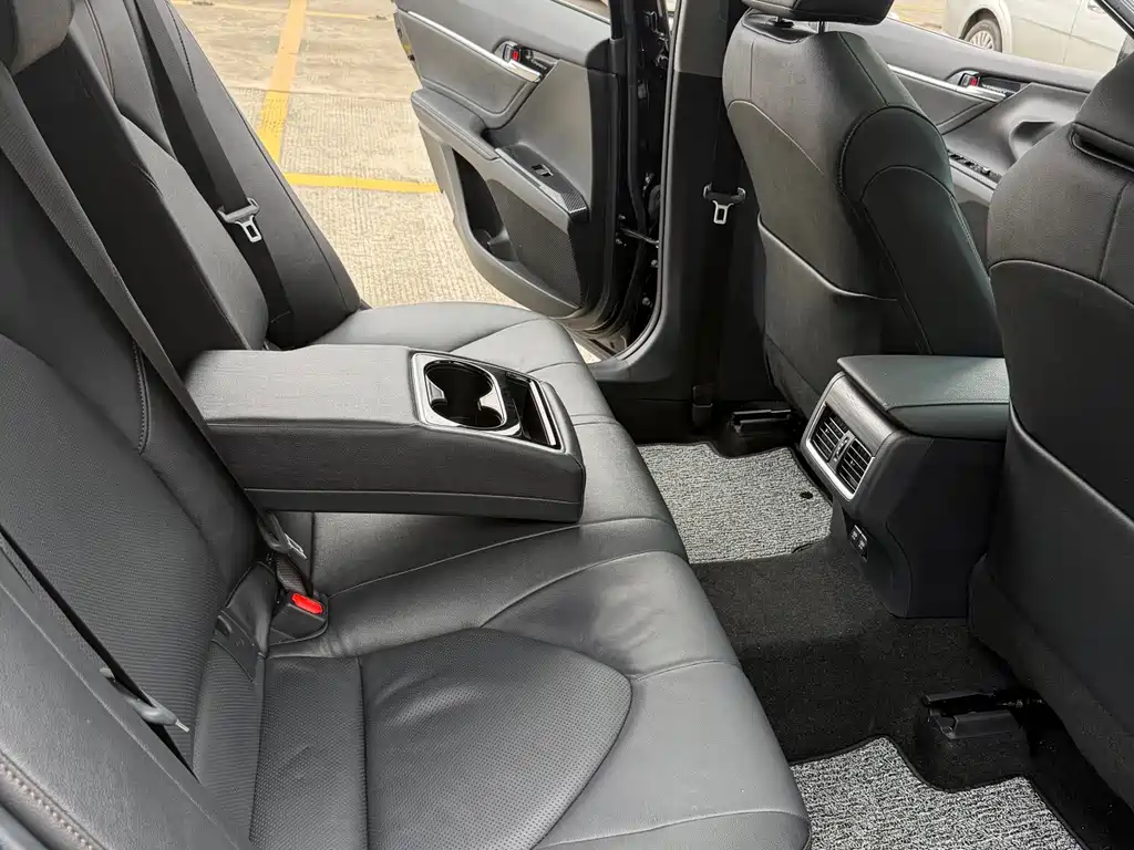 Toyota Camry 2022 — фото 12