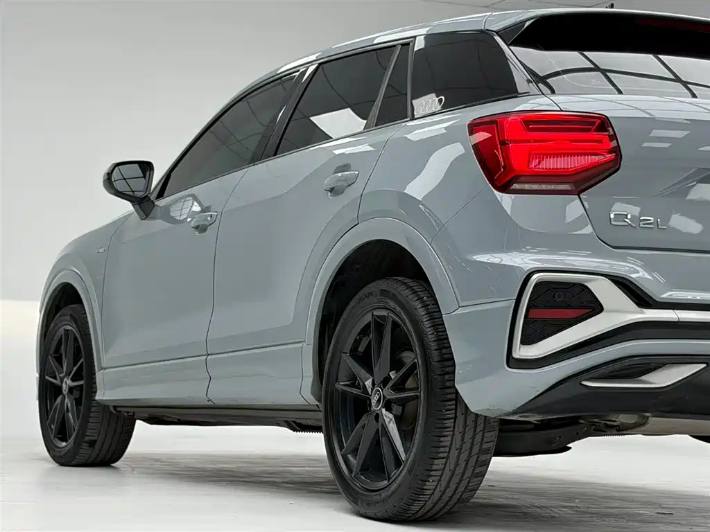 Audi Q2L 2023 — фото 10