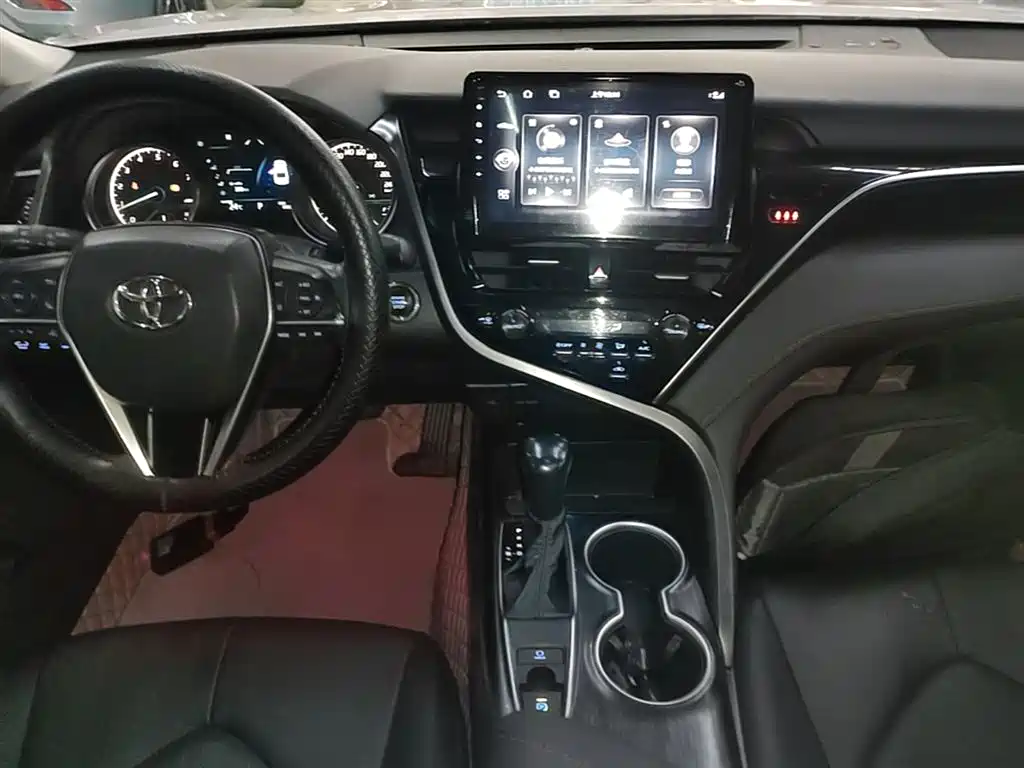 Toyota Camry 2022 — фото 10