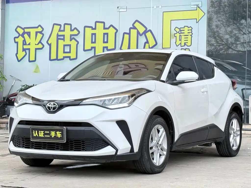 Toyota C-HR 2023 — фото 1