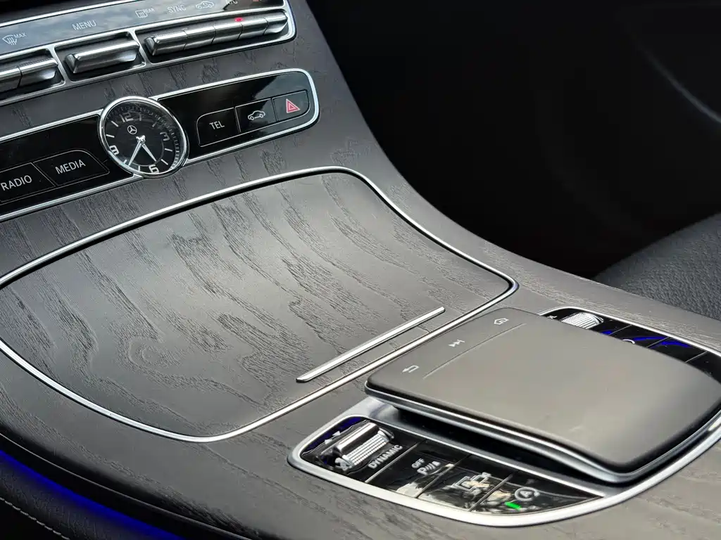 Mercedes-Benz E-Class 2020 — фото 19