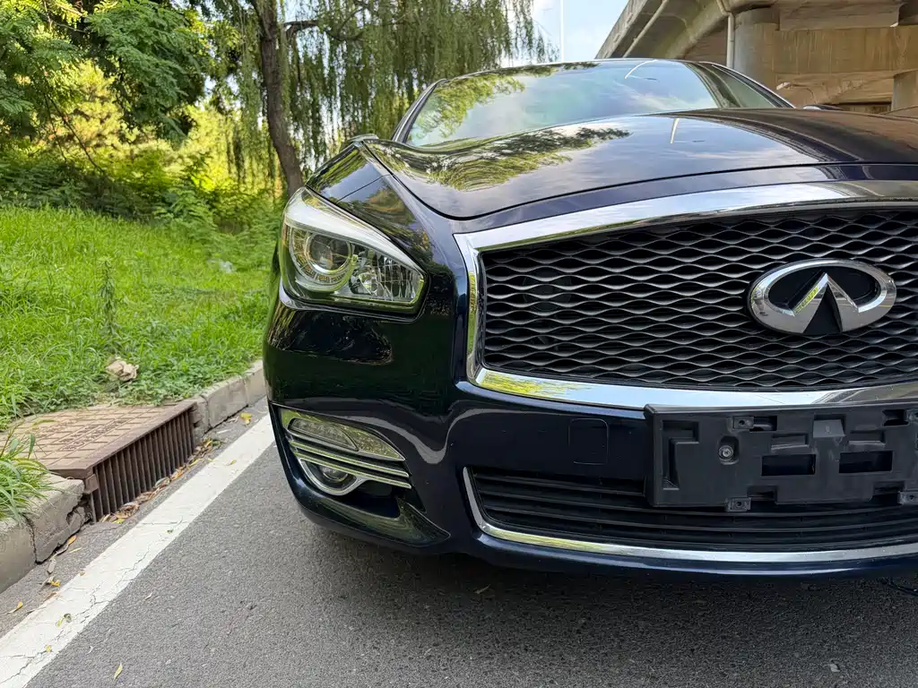 Infiniti Q70 2015 — фото 13