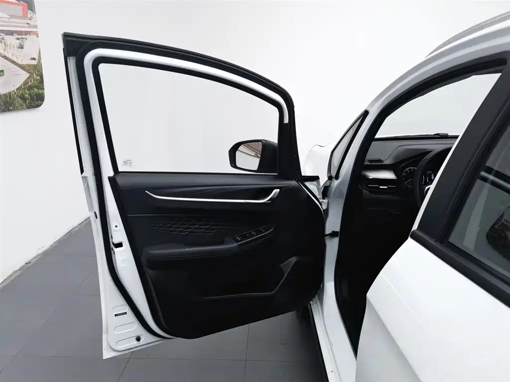 Geely Vision X3 2022 — фото 8