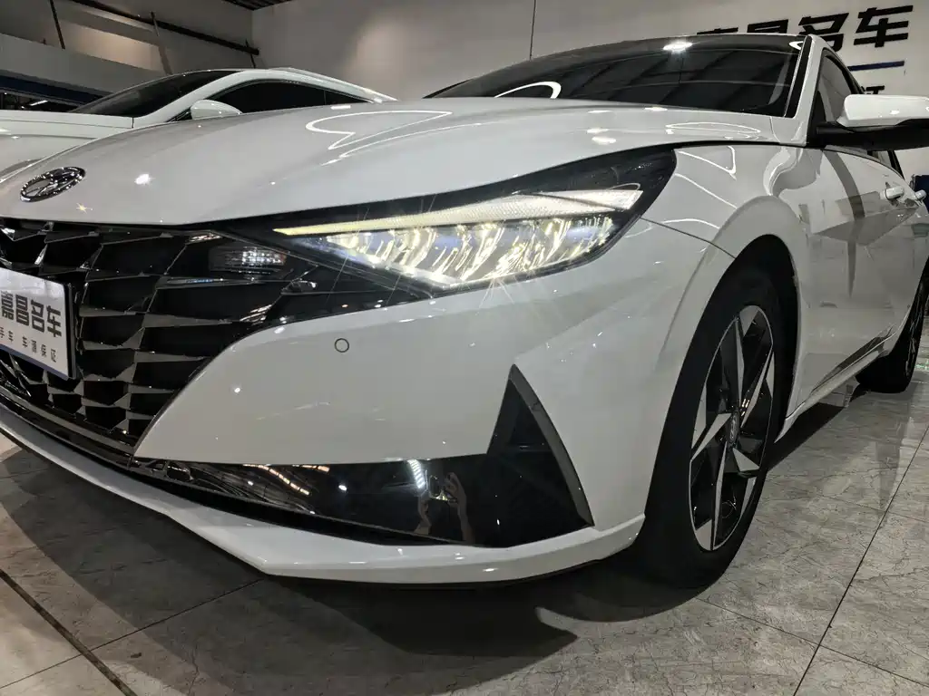 Hyundai Elantra 2023 — фото 10