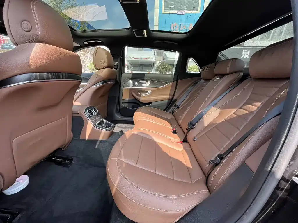 Mercedes-Benz E-Class 2022 — фото 10