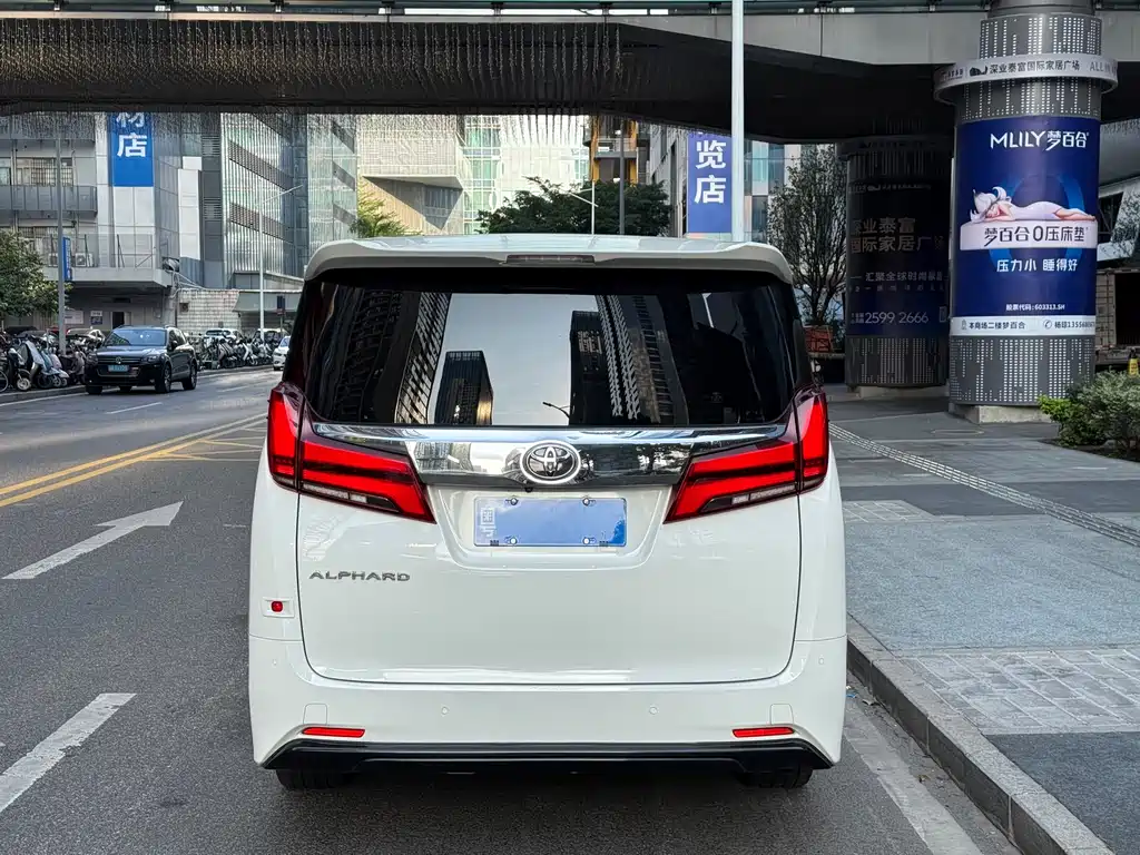 Toyota Alphard 2018 — фото 21