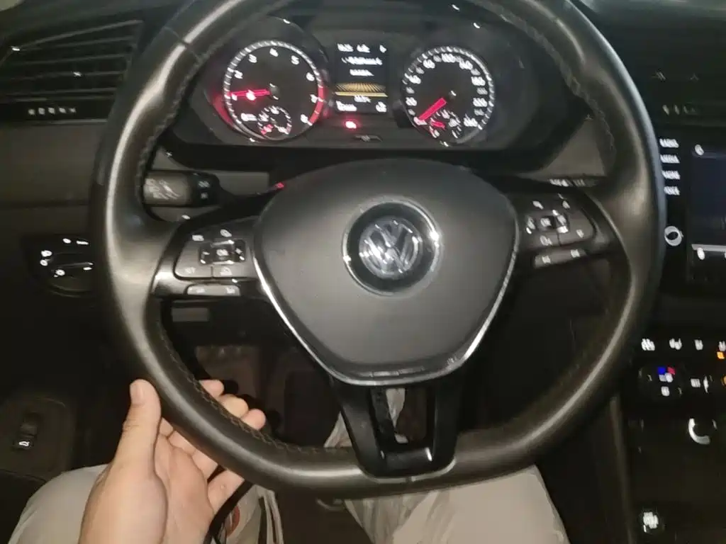 Volkswagen Tiguan L 2018 — фото 11