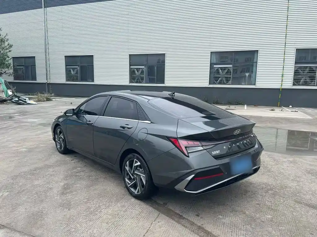 Hyundai Elantra 2025 — фото 24