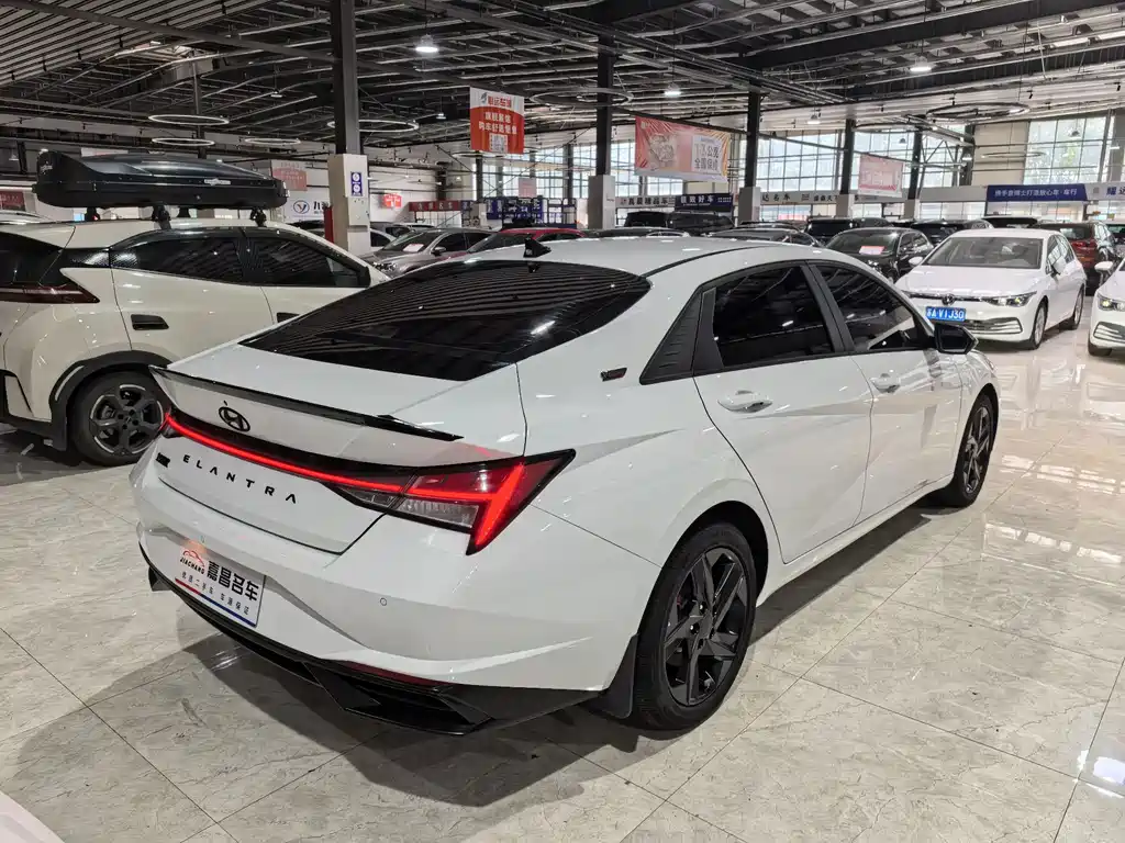 Hyundai Elantra 2023 — фото 2