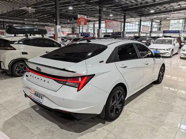 Hyundai Elantra 2023