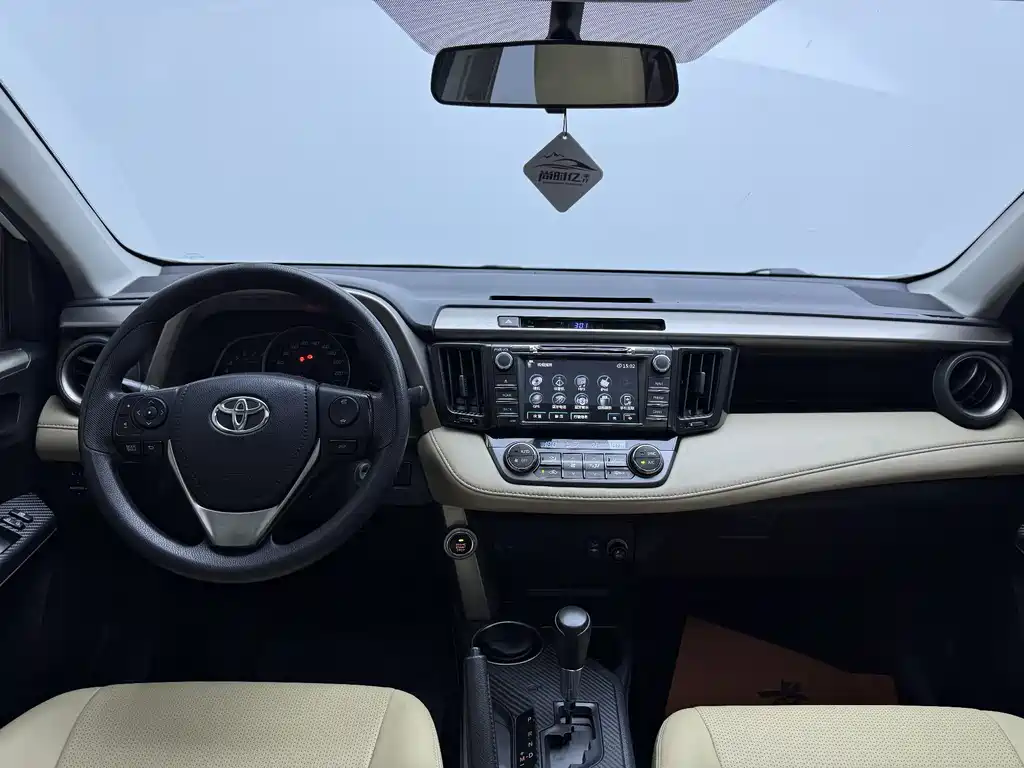 Toyota RAV4 2016 — фото 15