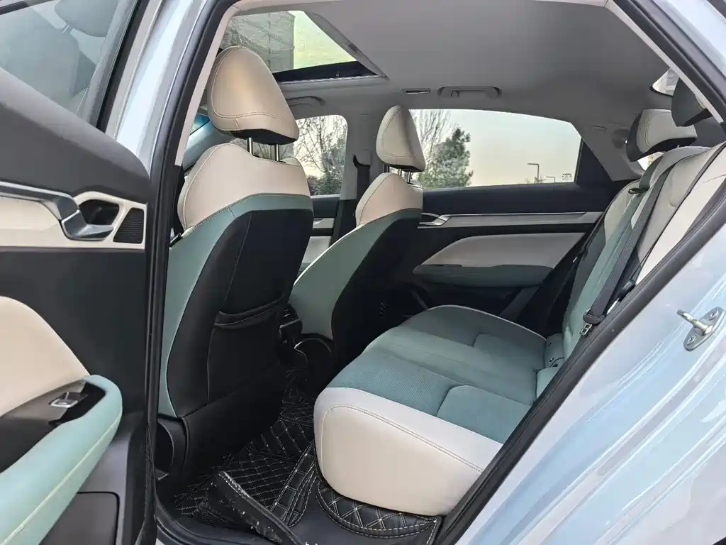 Geely Emgrand L Hip 2022 — фото 5