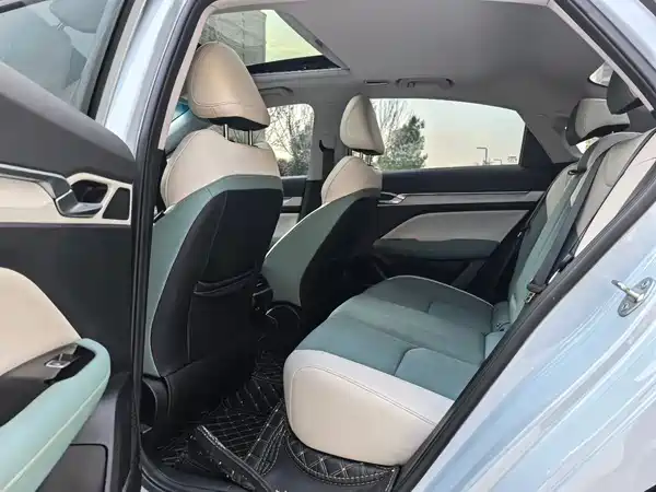 Geely Emgrand L Hip 2022