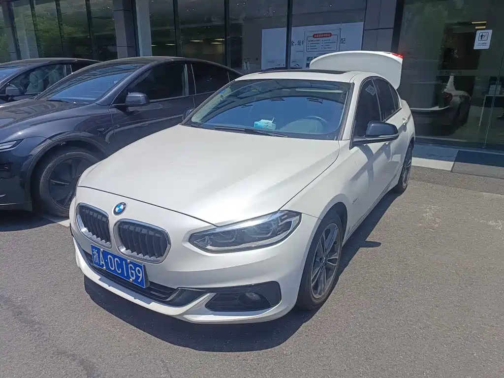 BMW 1 Series 2017 — фото 10