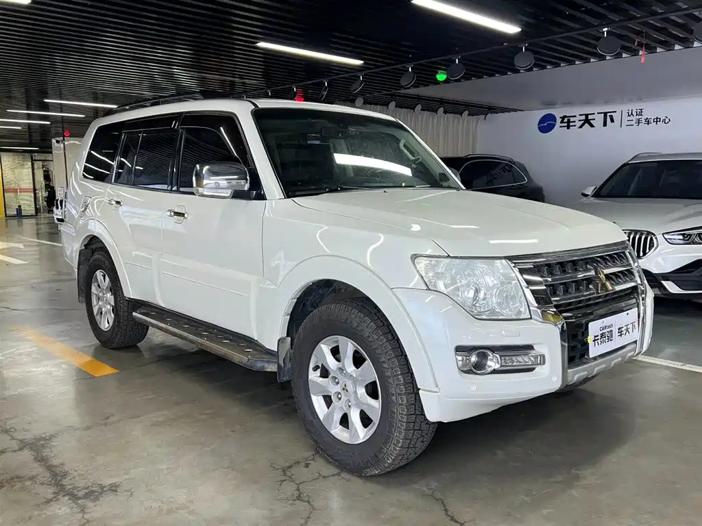 Mitsubishi Pajero 2015 — фото 2