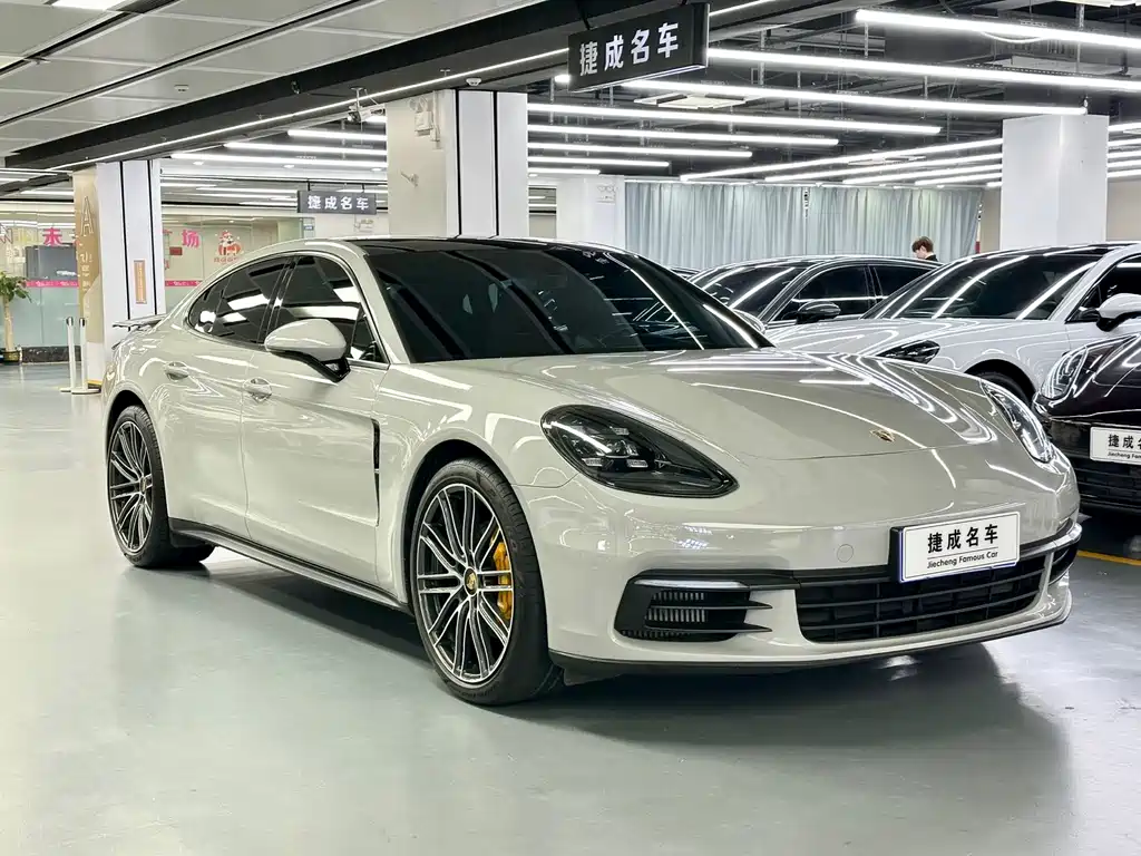 Porsche Panamera 2019 — фото 1