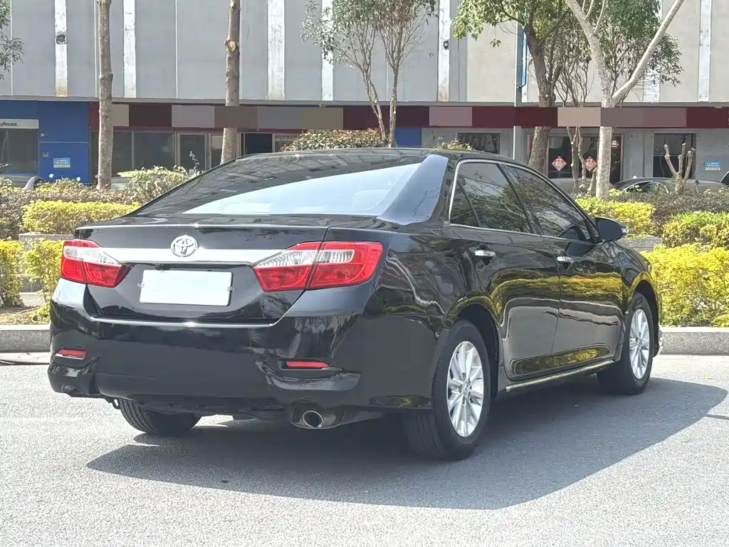 Toyota Camry 2014 — фото 8