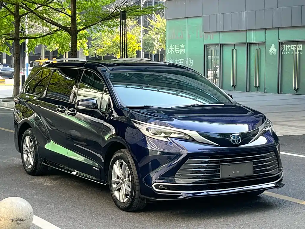 Toyota Sienna 2022 — фото 2