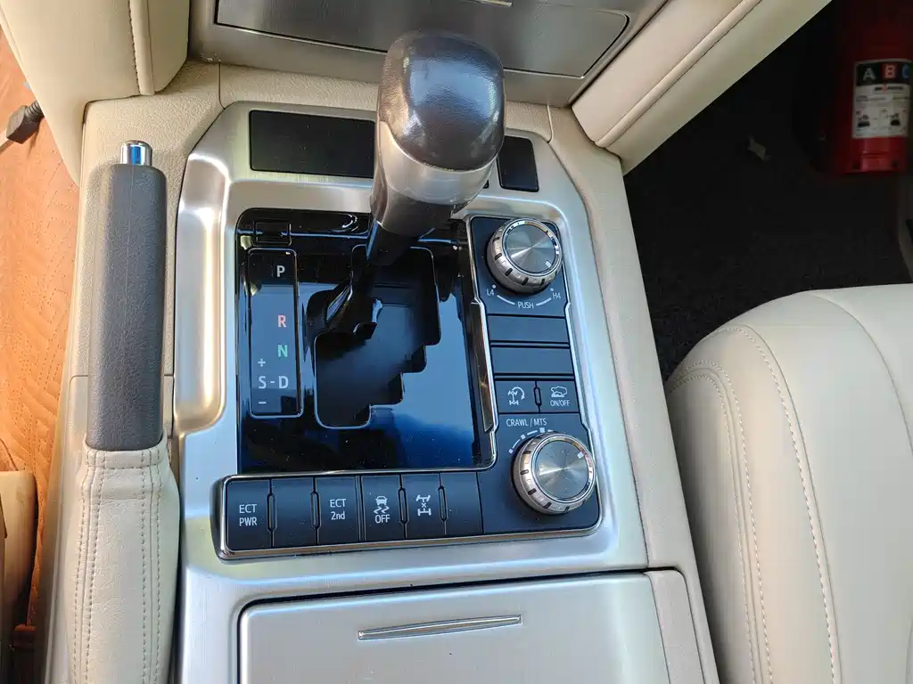 Toyota Land Cruiser 2018 — фото 11