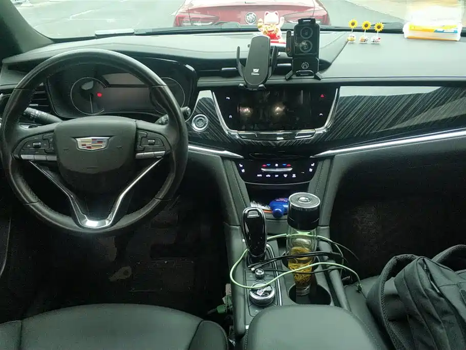 Cadillac XT6 2022 — фото 12