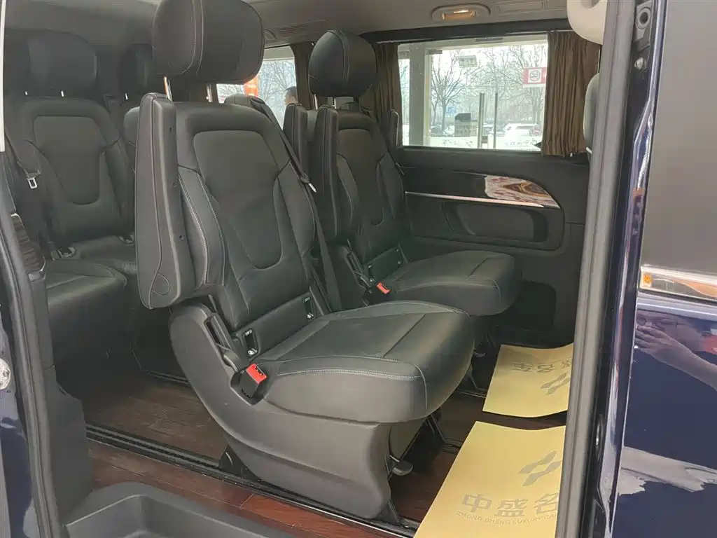 Mercedes-Benz V-Class 2018 — фото 17