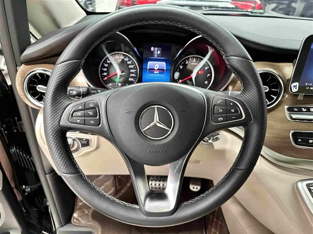 Mercedes-Benz V-Class 2023 — фото 7