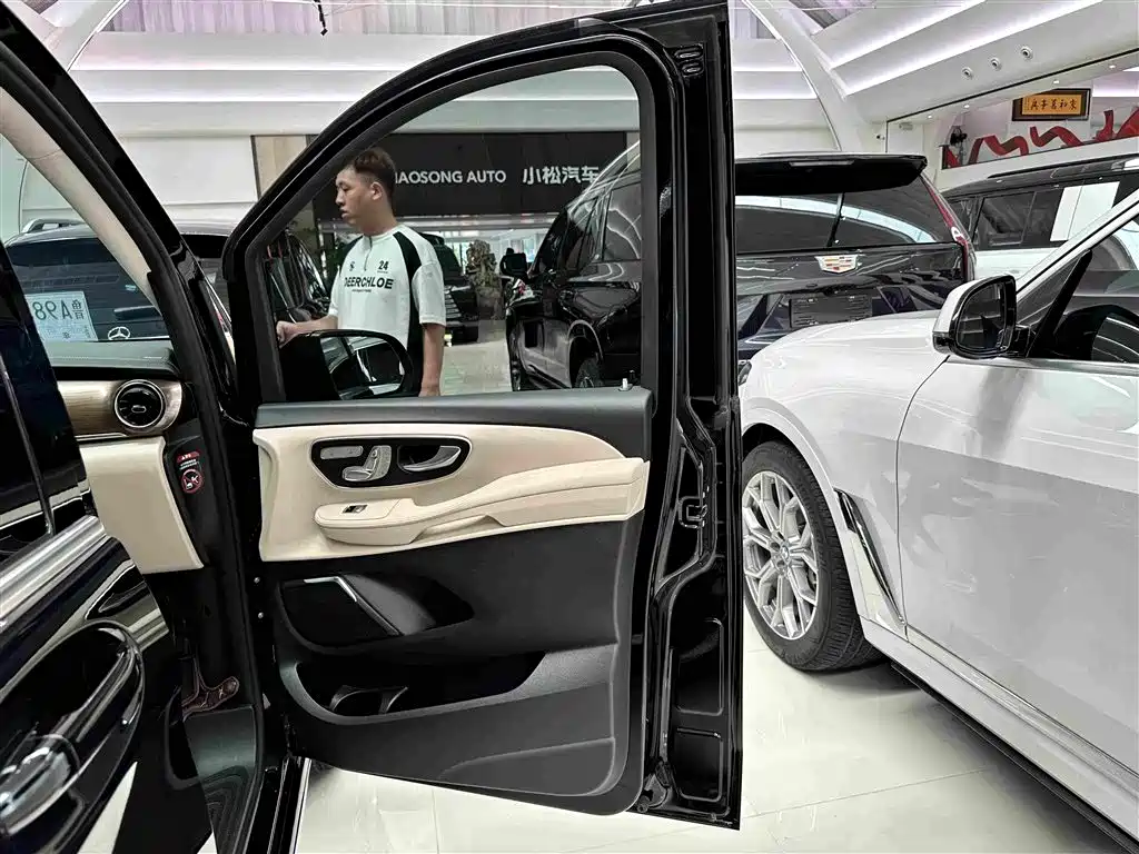 Mercedes-Benz V-Class 2023 — фото 29