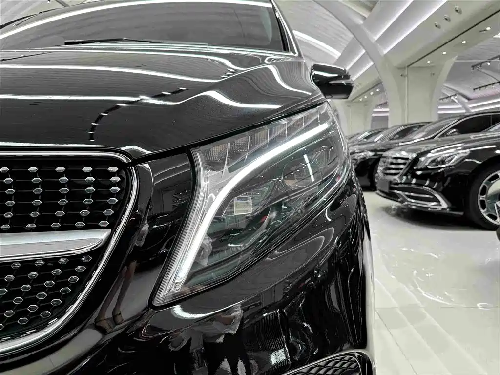 Mercedes-Benz V-Class 2023 — фото 34