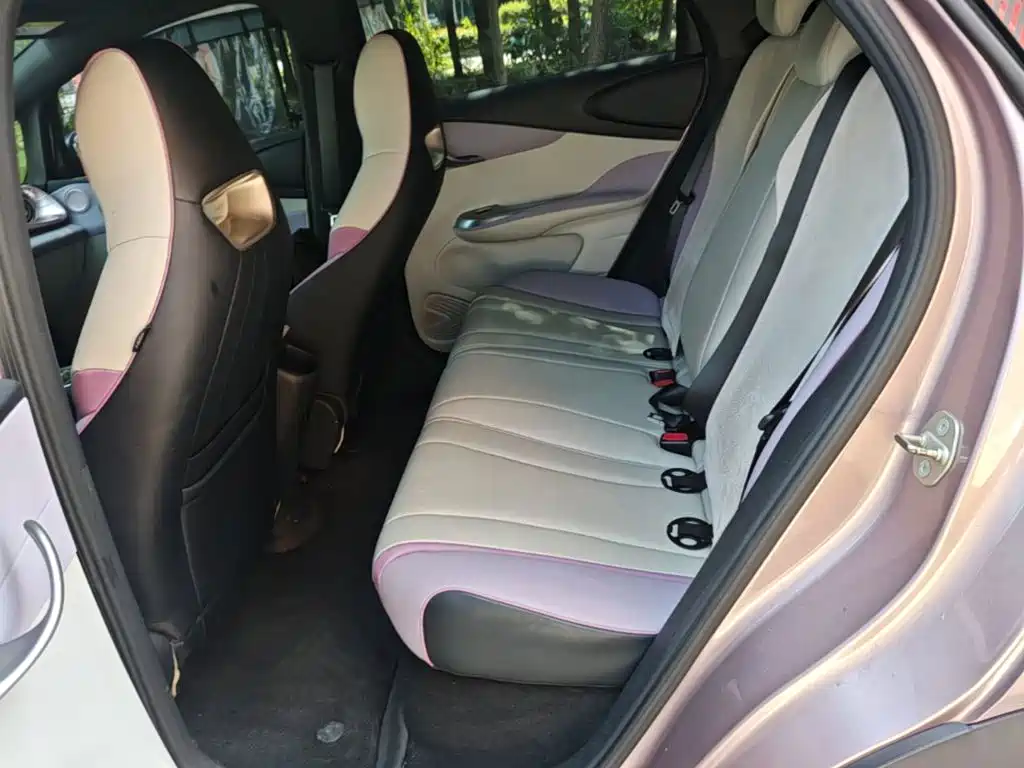 BYD Dolphin 2022 — фото 17