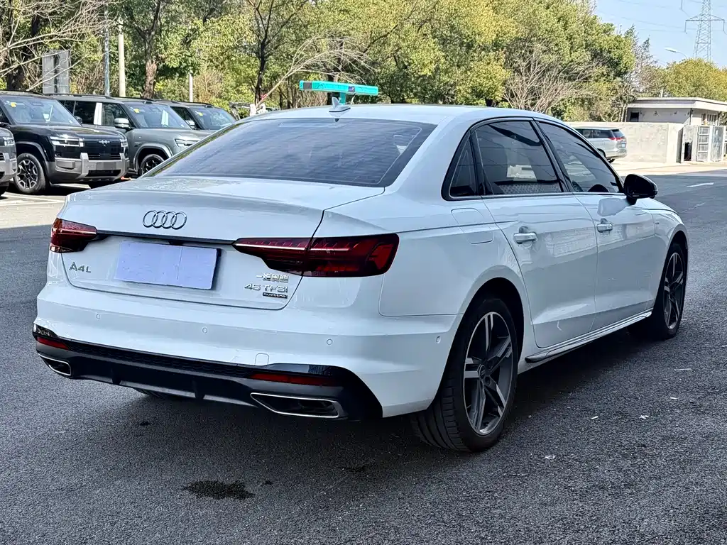 Audi A4L 2020 — фото 17