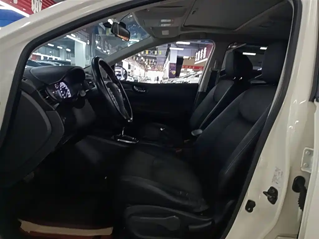 Nissan Tiida 2015 — фото 15