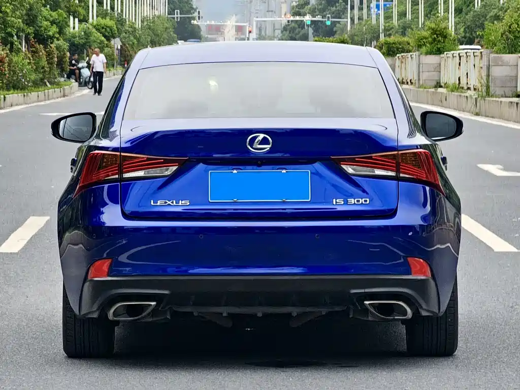 Lexus IS 2018 — фото 8