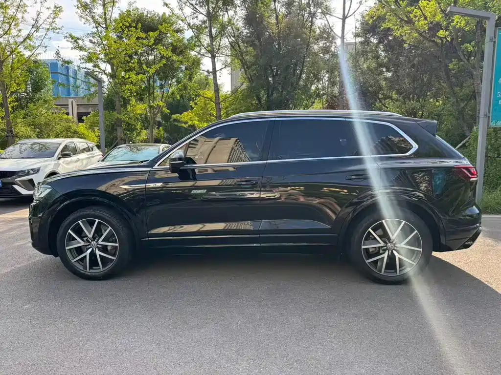 Volkswagen Touareg 2020 — фото 19