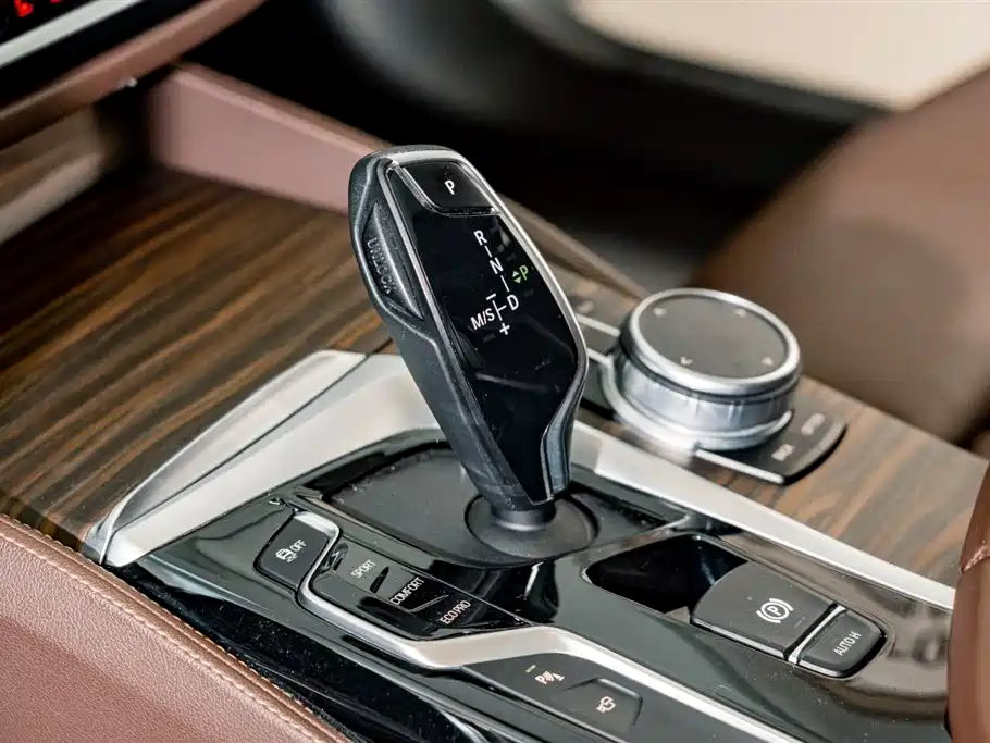 BMW 5 Series 2020 — фото 18