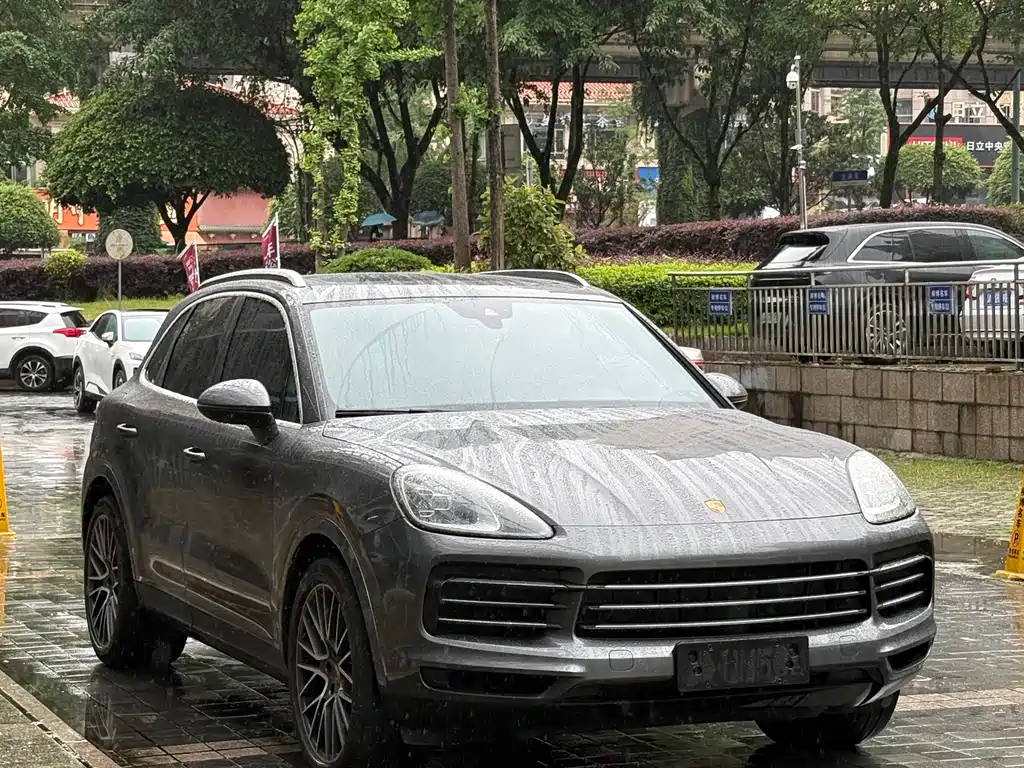 Porsche Cayenne 2022