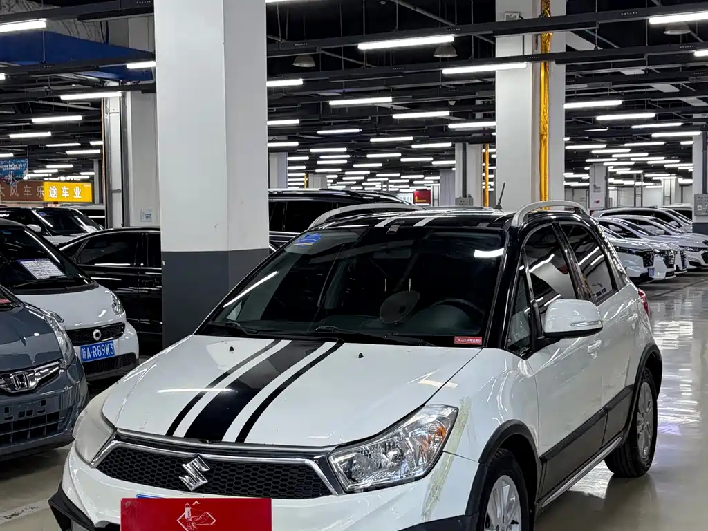 Suzuki SX4 2015 — фото 1