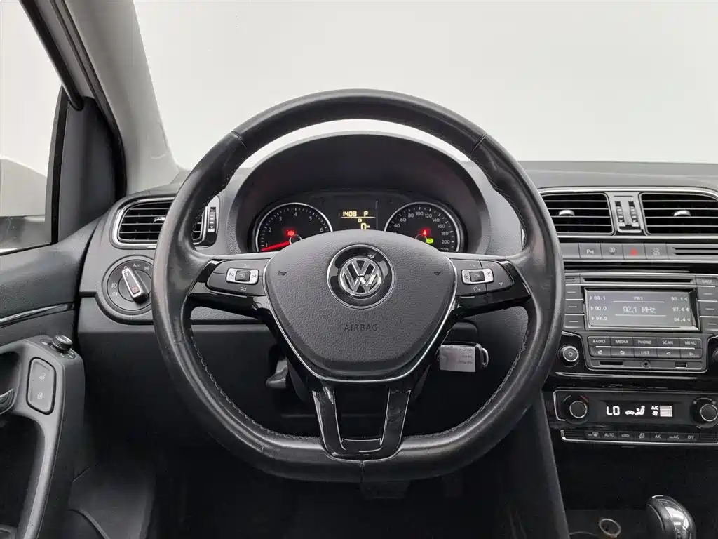 Volkswagen Polo 2016 — фото 11